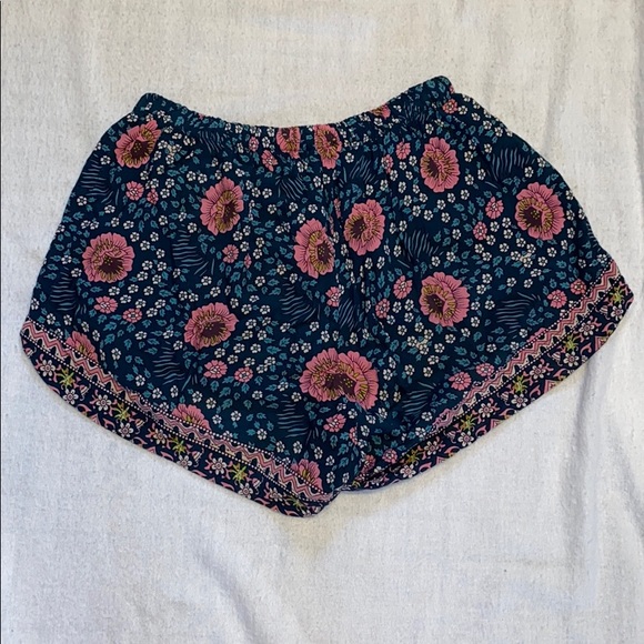 Women’s floral, flowy shorts. - Picture 2 of 2